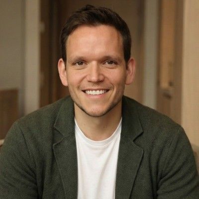 Portrait of Hannes Ueberschär, Founder and Creative Director of Bold Visuals agency